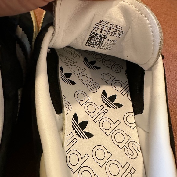 Adidas Sambas - Black and Cream - Picture 6 of 14